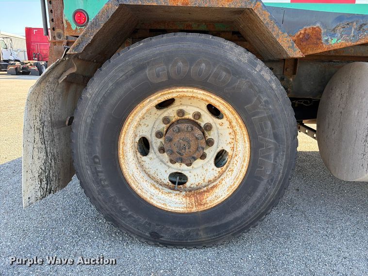 image for item YA5138 2016 International 8600 toter truck