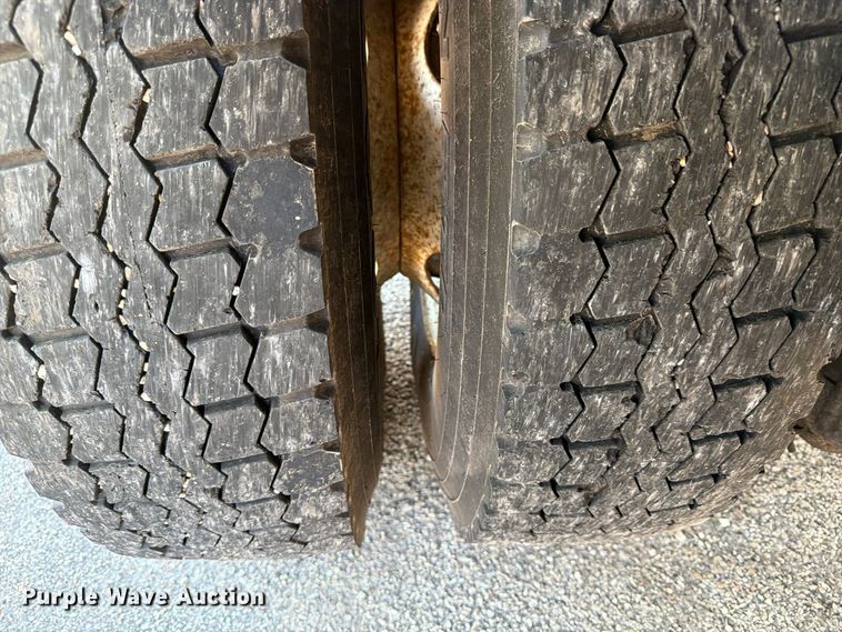 image for item YA5138 2016 International 8600 toter truck