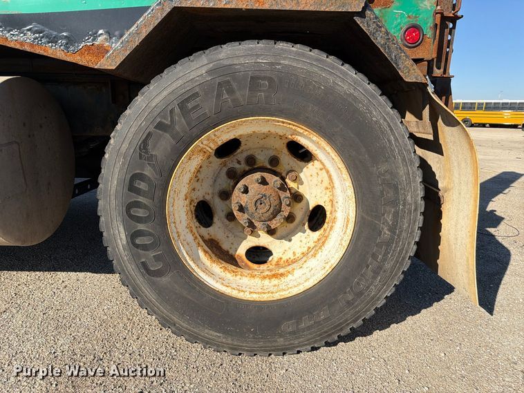 image for item YA5138 2016 International 8600 toter truck