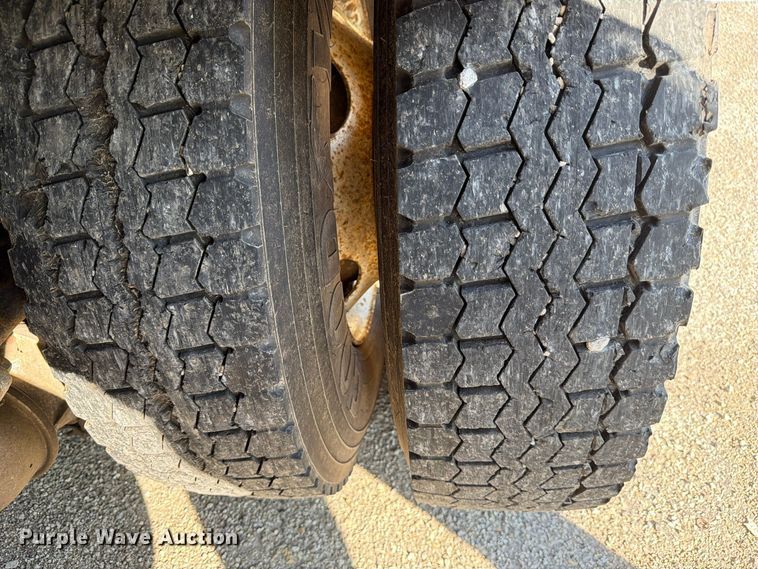 image for item YA5138 2016 International 8600 toter truck