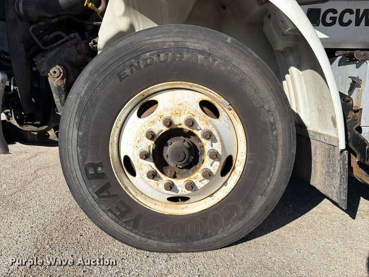 image for item YA5138 2016 International 8600 toter truck