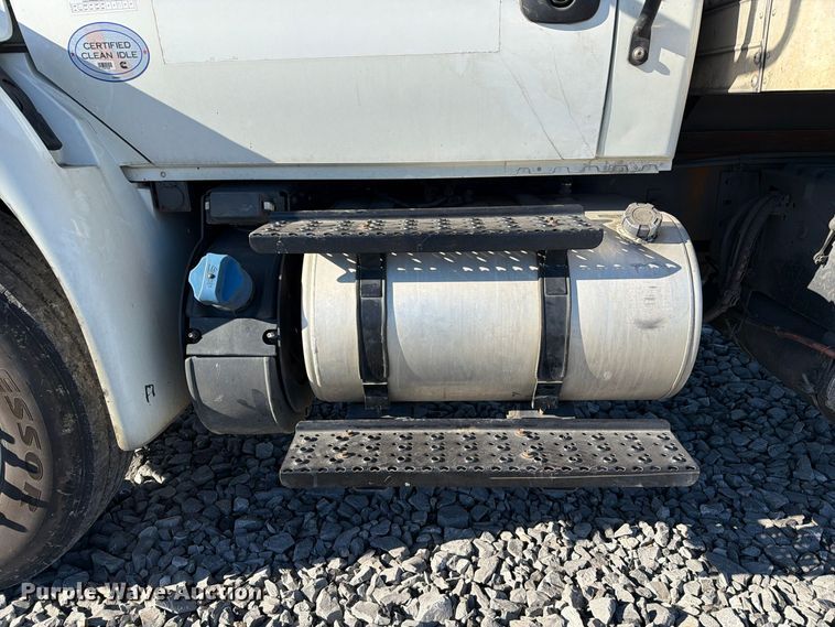 image for item YA5379 2017 International 4300 box truck