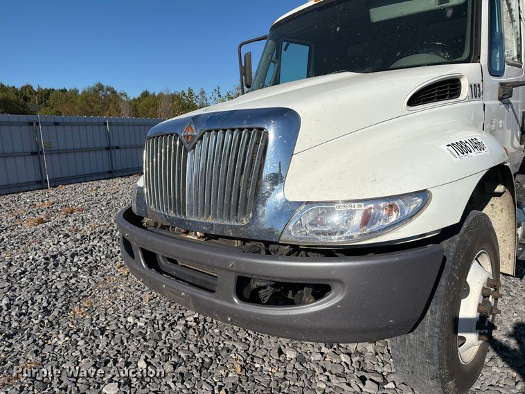 image for item YA5379 2017 International 4300 box truck