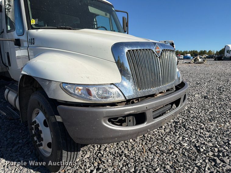 image for item YA5379 2017 International 4300 box truck