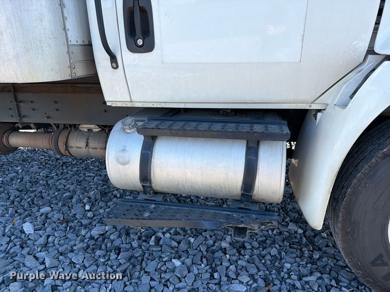 image for item YA5379 2017 International 4300 box truck