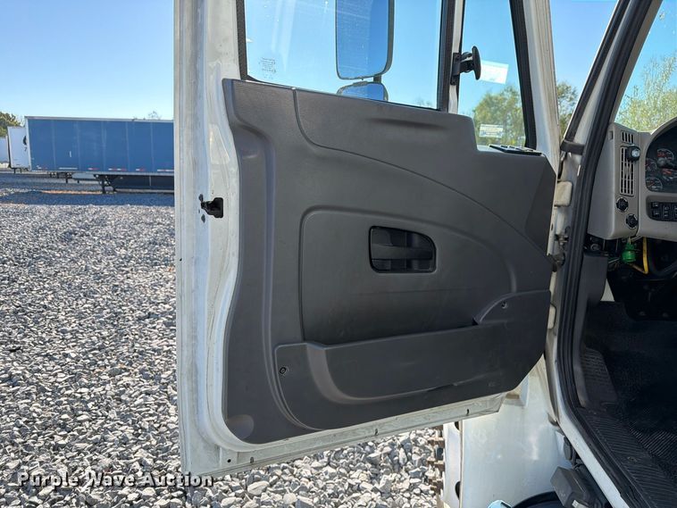 image for item YA5379 2017 International 4300 box truck