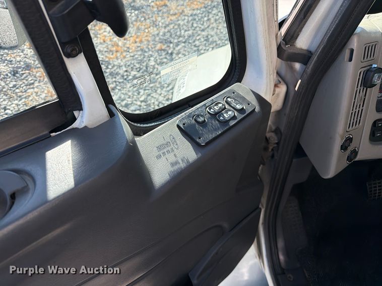 image for item YA5379 2017 International 4300 box truck