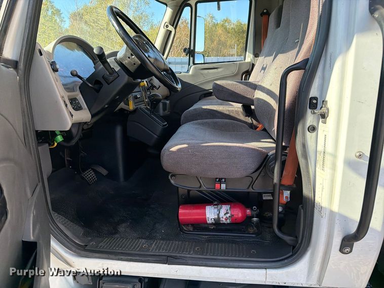image for item YA5379 2017 International 4300 box truck