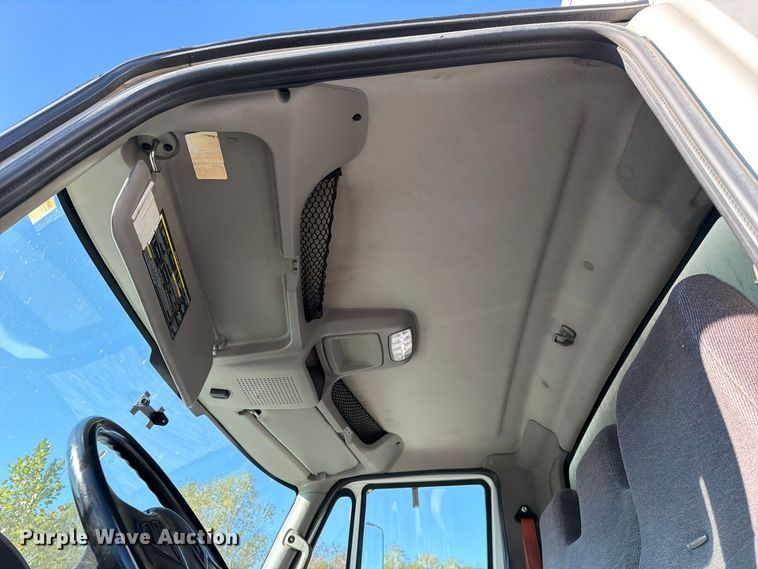 image for item YA5379 2017 International 4300 box truck