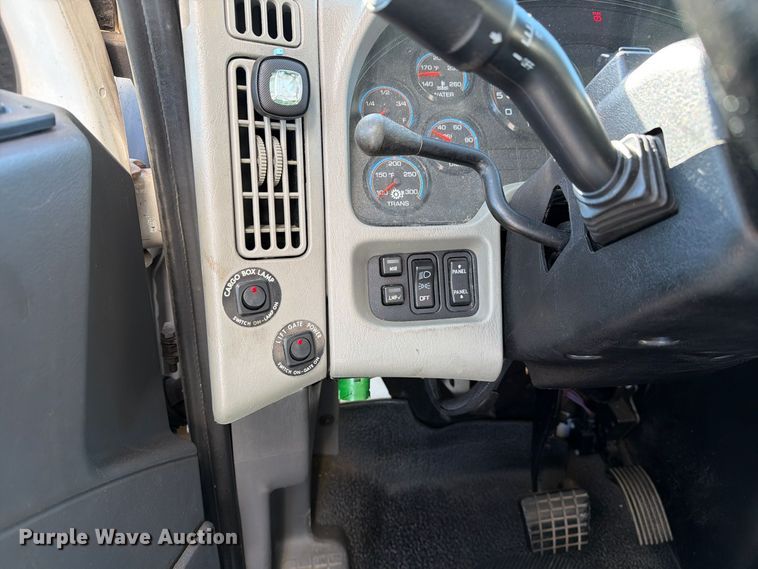 image for item YA5379 2017 International 4300 box truck
