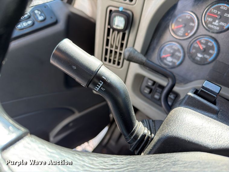 image for item YA5379 2017 International 4300 box truck
