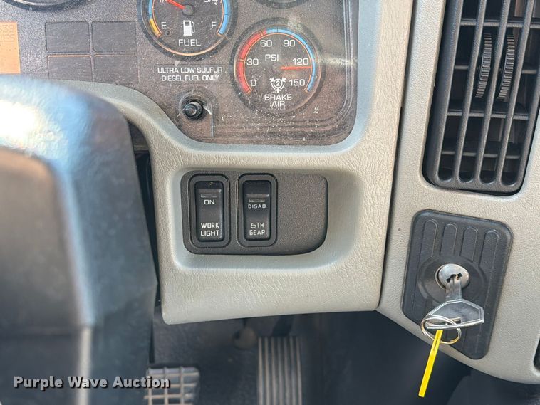 image for item YA5379 2017 International 4300 box truck