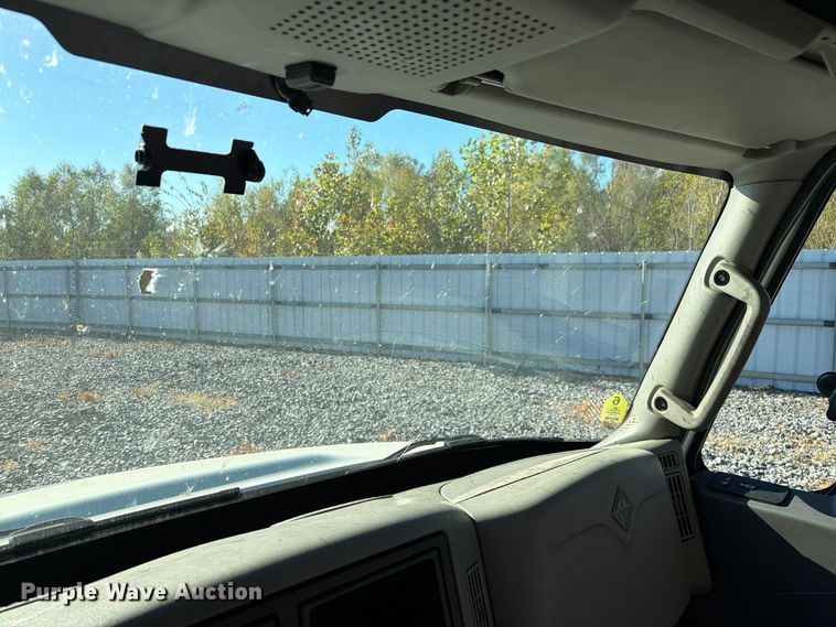 image for item YA5379 2017 International 4300 box truck