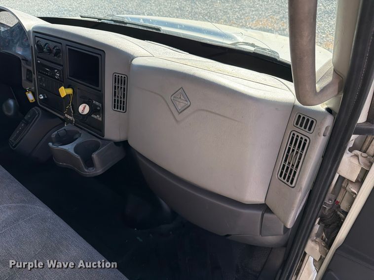 image for item YA5379 2017 International 4300 box truck
