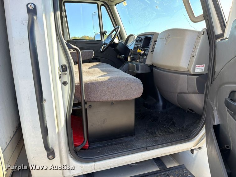 image for item YA5379 2017 International 4300 box truck