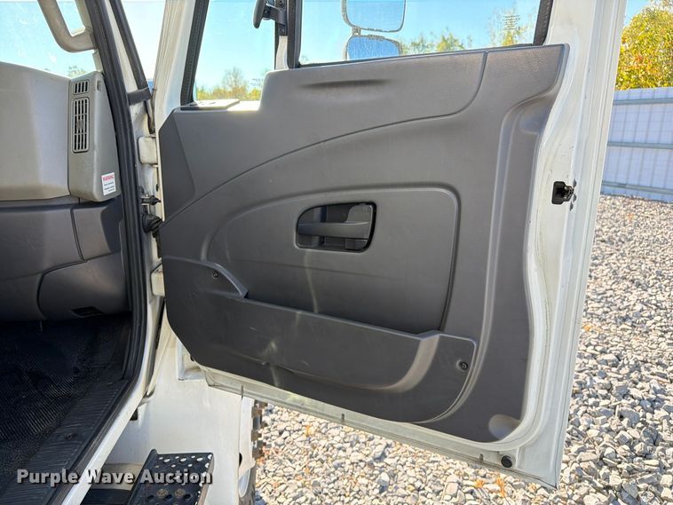 image for item YA5379 2017 International 4300 box truck