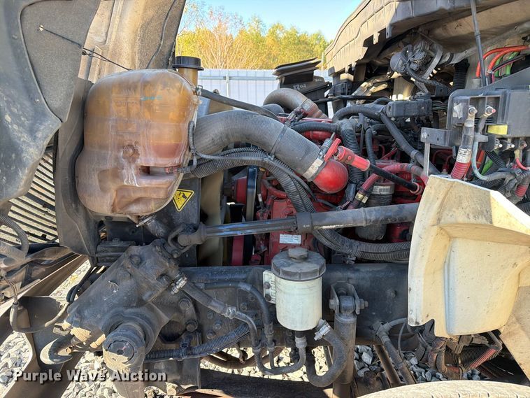 image for item YA5379 2017 International 4300 box truck