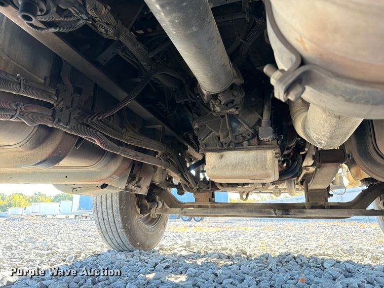 image for item YA5379 2017 International 4300 box truck