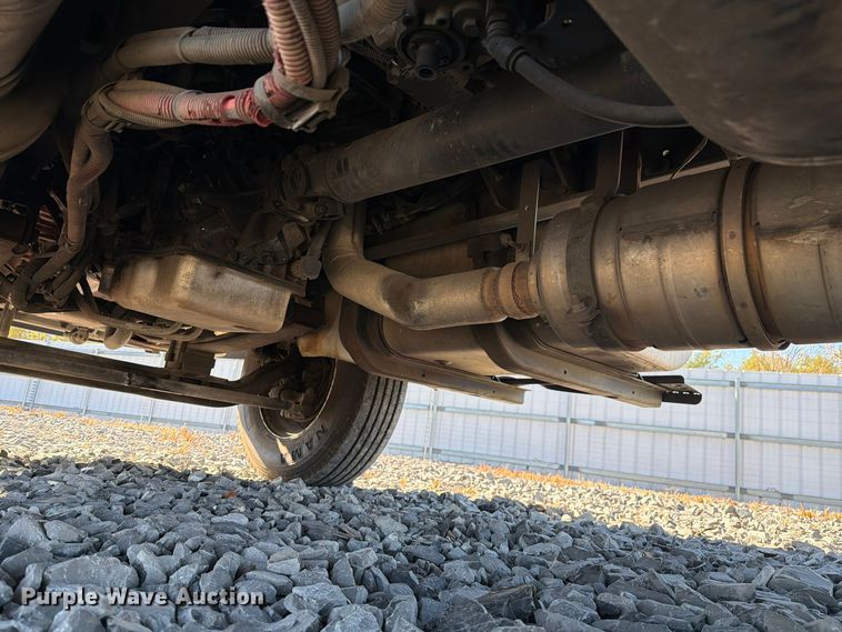 image for item YA5379 2017 International 4300 box truck