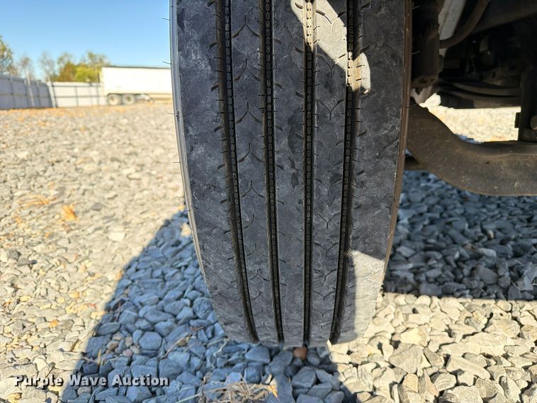 image for item YA5379 2017 International 4300 box truck