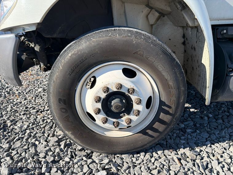image for item YA5379 2017 International 4300 box truck