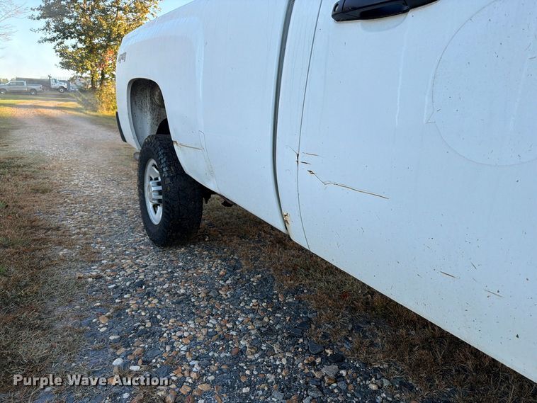 image for item DT2954 2010 Chevrolet Silverado 2500HD pickup truck