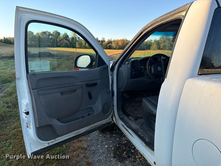 image for item DT2954 2010 Chevrolet Silverado 2500HD pickup truck