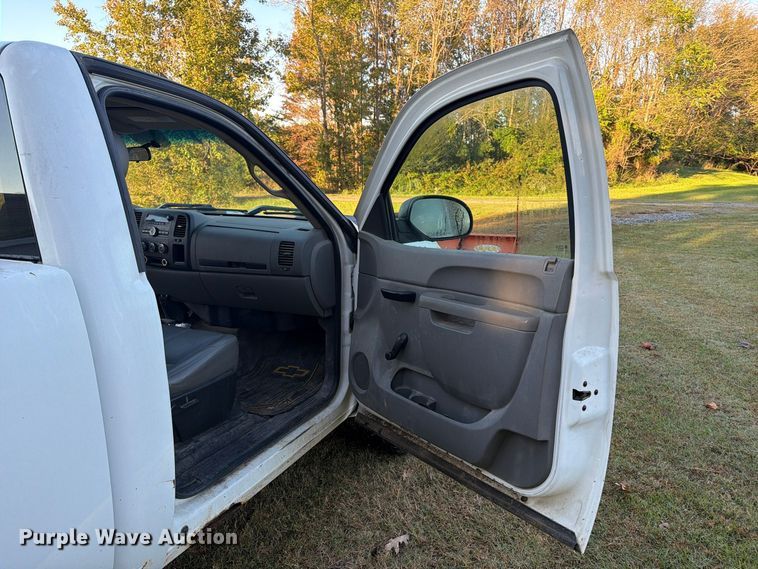 image for item DT2954 2010 Chevrolet Silverado 2500HD pickup truck