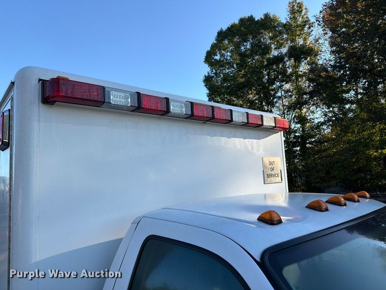 image for item DT2968 2009 Ford F450 ambulance
