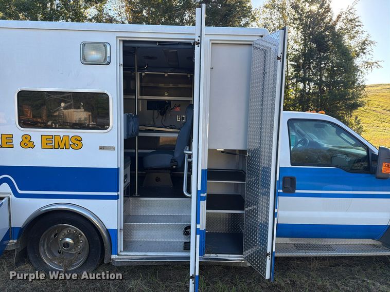 image for item DT2968 2009 Ford F450 ambulance