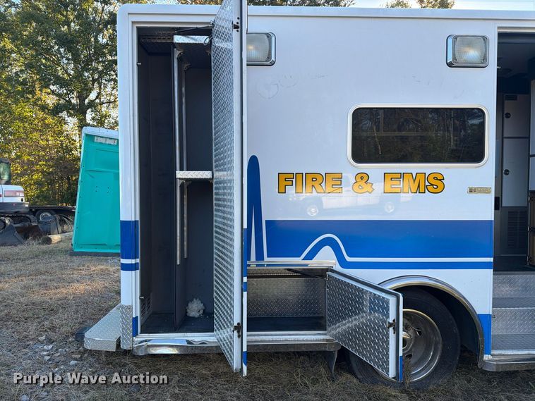 image for item DT2968 2009 Ford F450 ambulance