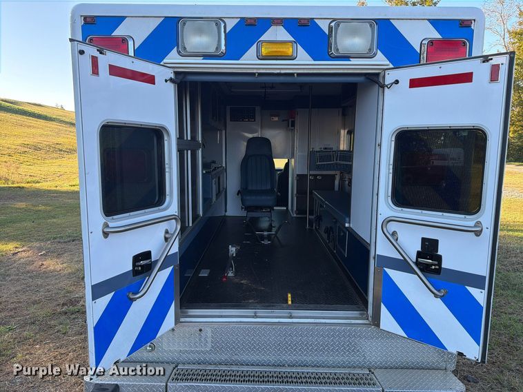image for item DT2968 2009 Ford F450 ambulance