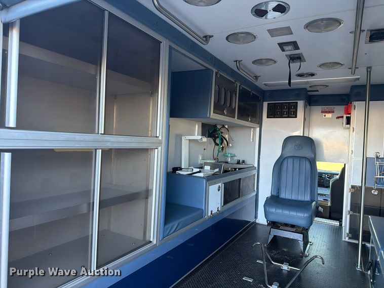 image for item DT2968 2009 Ford F450 ambulance