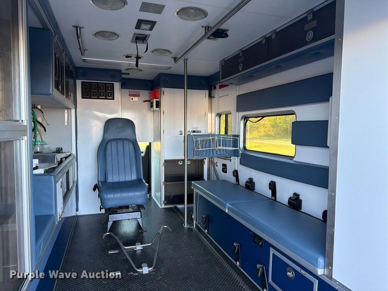 image for item DT2968 2009 Ford F450 ambulance