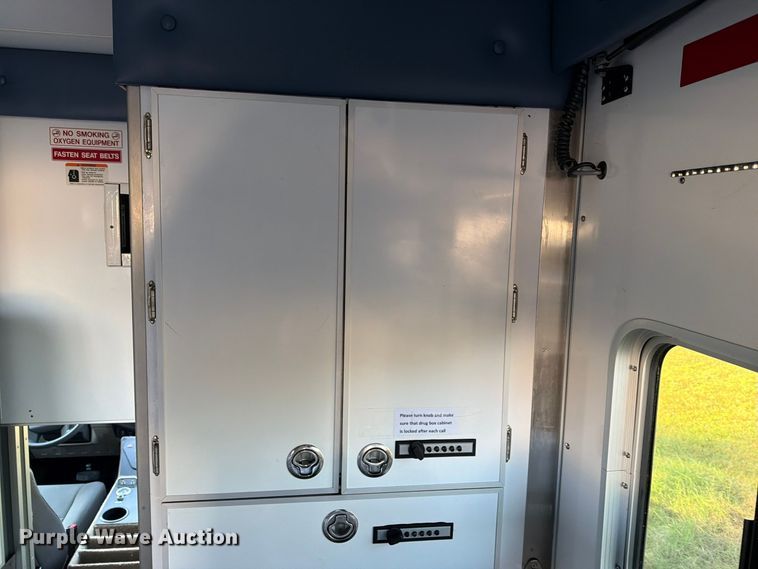 image for item DT2968 2009 Ford F450 ambulance