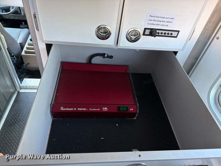 image for item DT2968 2009 Ford F450 ambulance