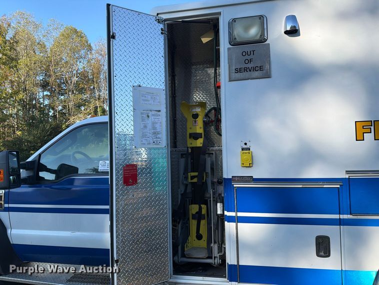 image for item DT2968 2009 Ford F450 ambulance