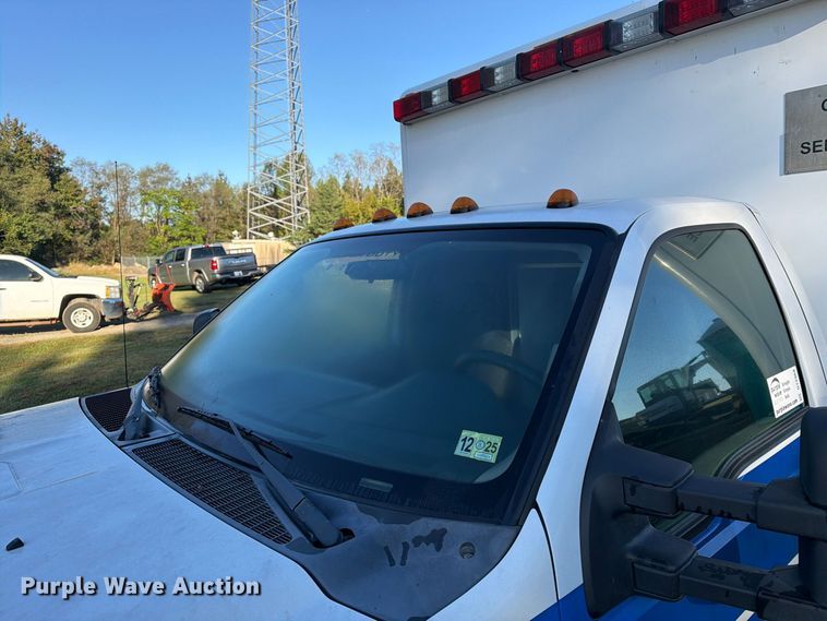 image for item DT2968 2009 Ford F450 ambulance