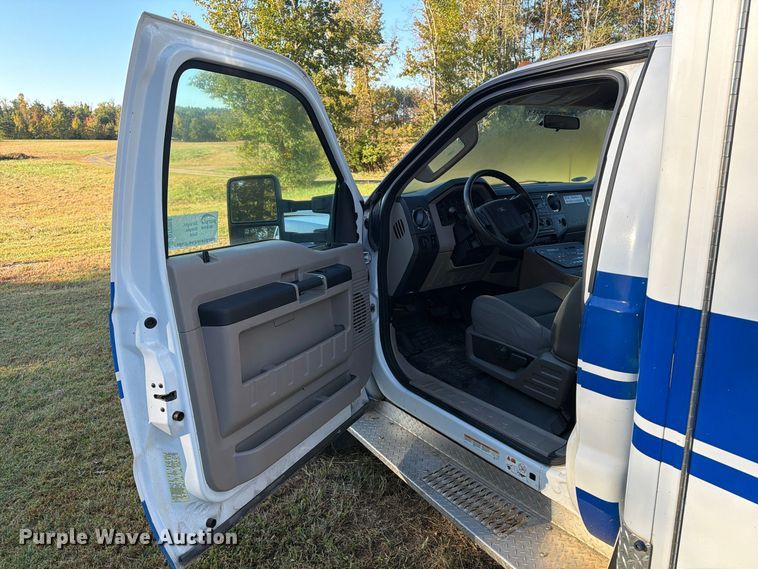 image for item DT2968 2009 Ford F450 ambulance