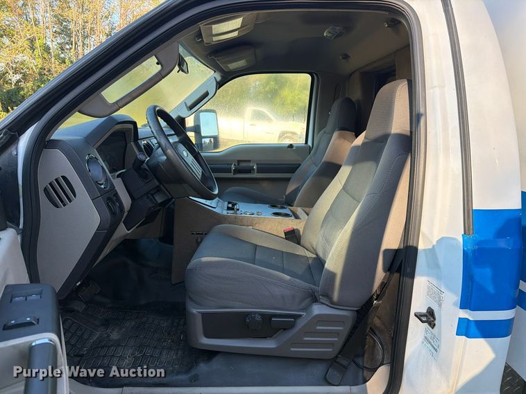 image for item DT2968 2009 Ford F450 ambulance