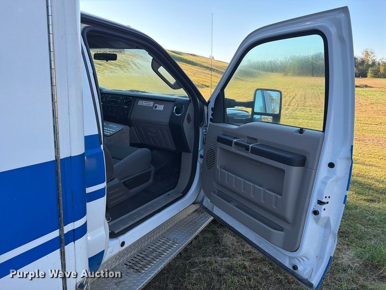 image for item DT2968 2009 Ford F450 ambulance
