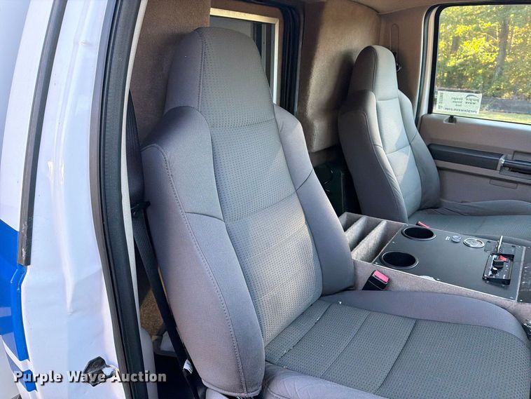 image for item DT2968 2009 Ford F450 ambulance