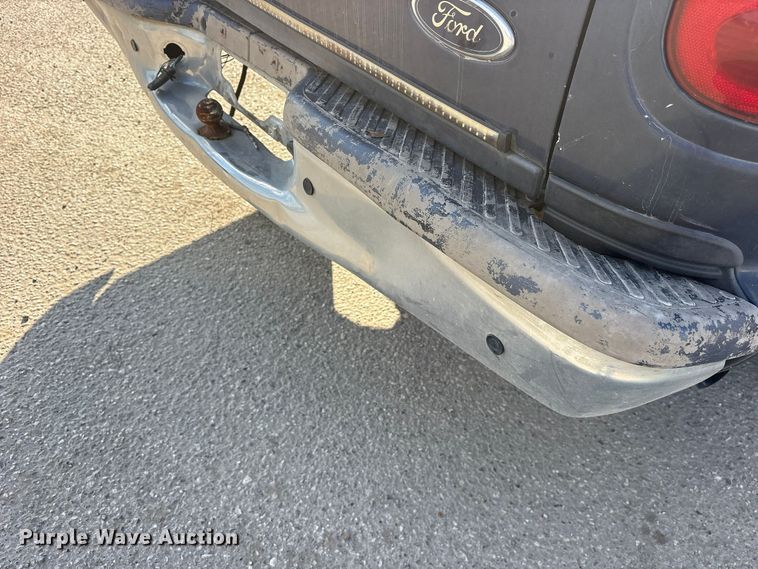 image for item ES8312 2003 Ford F150 Crew Cab pickup truck