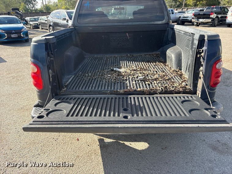 image for item ES8312 2003 Ford F150 Crew Cab pickup truck