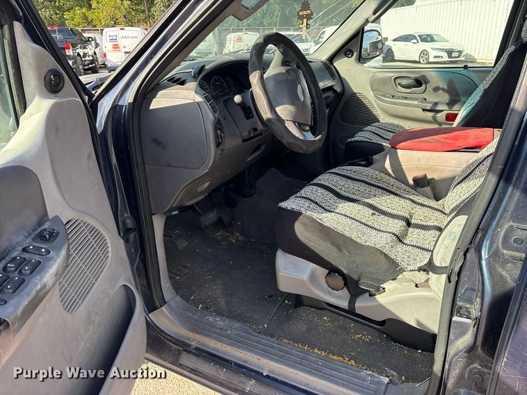 image for item ES8312 2003 Ford F150 Crew Cab pickup truck