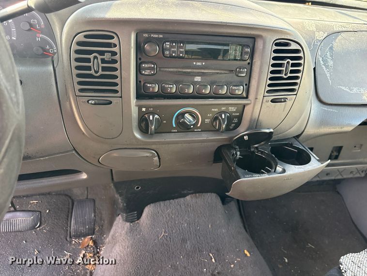 image for item ES8312 2003 Ford F150 Crew Cab pickup truck
