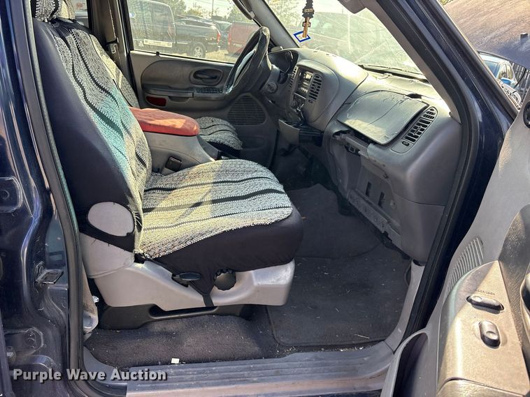 image for item ES8312 2003 Ford F150 Crew Cab pickup truck