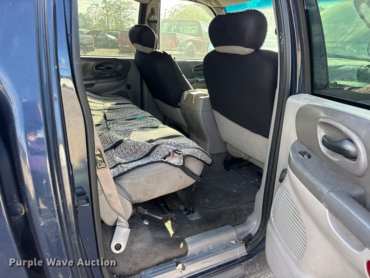 image for item ES8312 2003 Ford F150 Crew Cab pickup truck