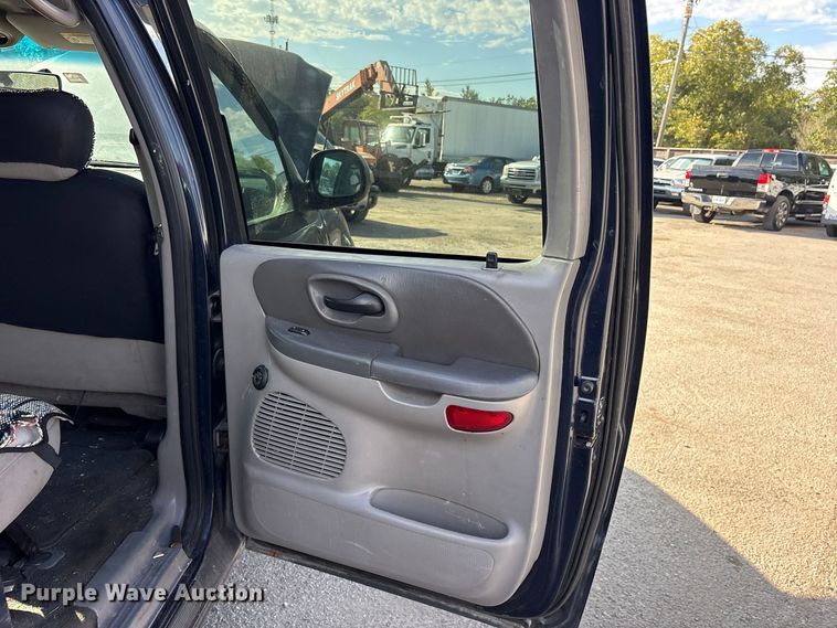 image for item ES8312 2003 Ford F150 Crew Cab pickup truck