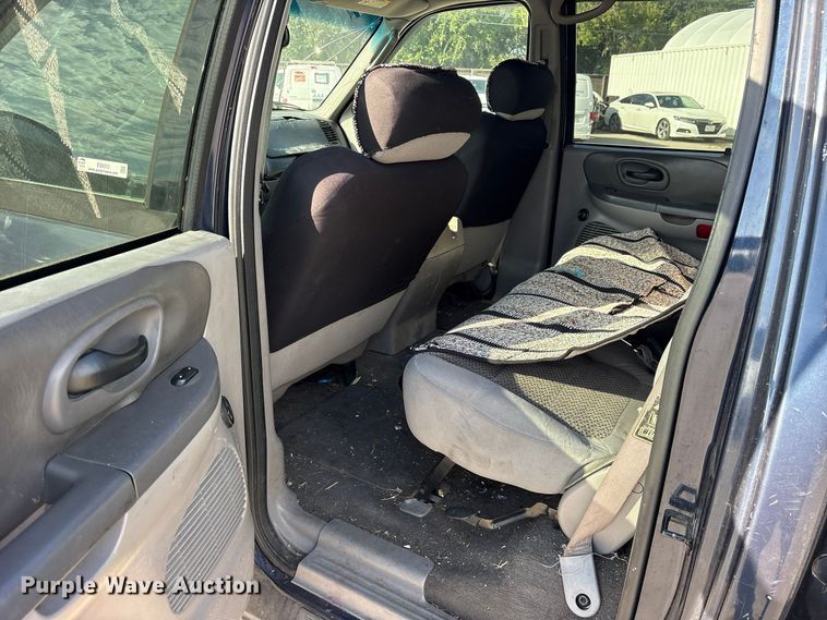 image for item ES8312 2003 Ford F150 Crew Cab pickup truck
